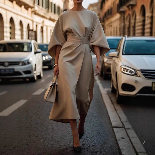 Robe Élégance Urbaine – Coupe Drapée & Manches Papillon